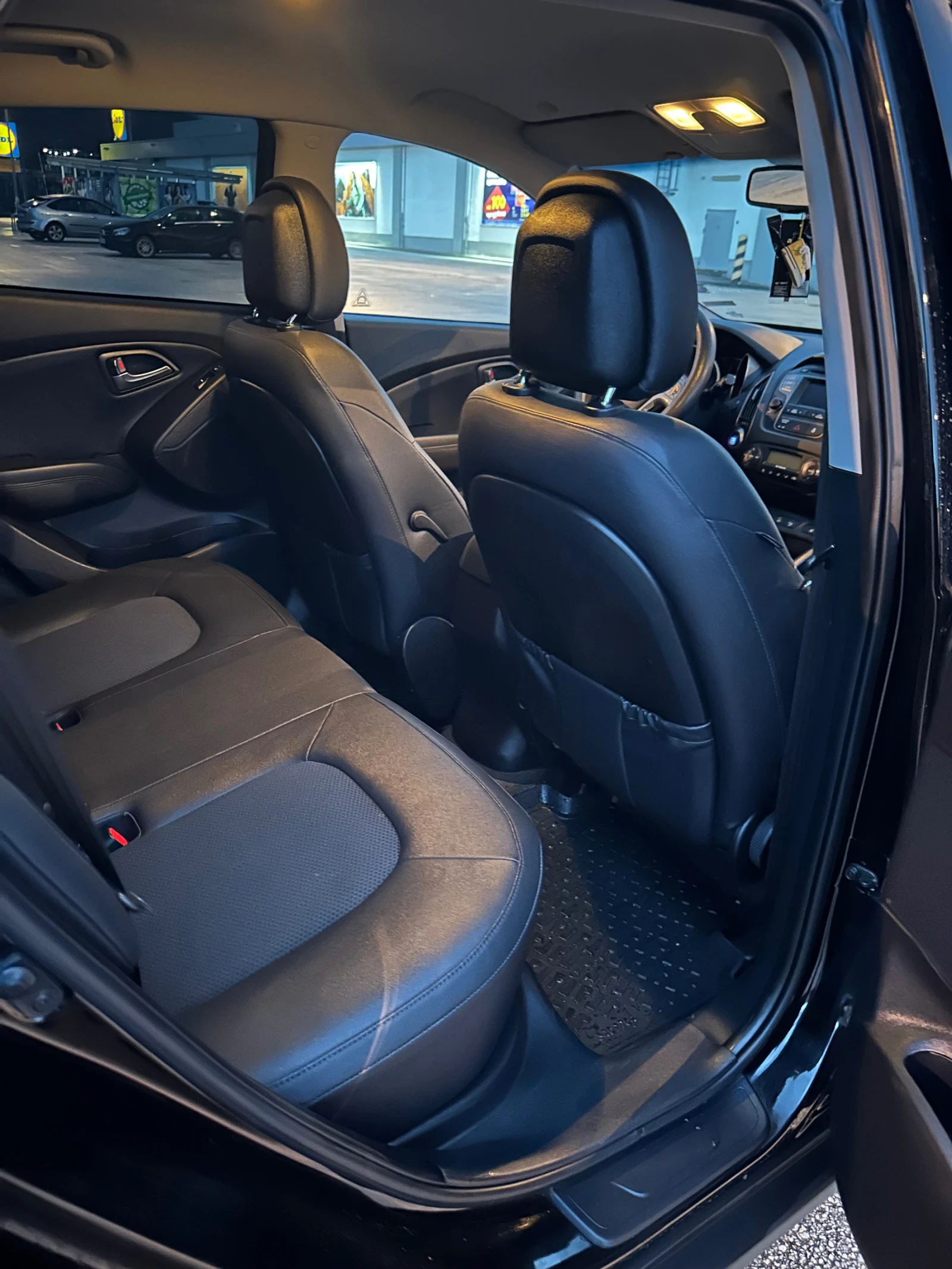 Hyundai IX35 4x4 ШВЕЙЦАРИЯ , снимка 9 - Автомобили и джипове - 54679644