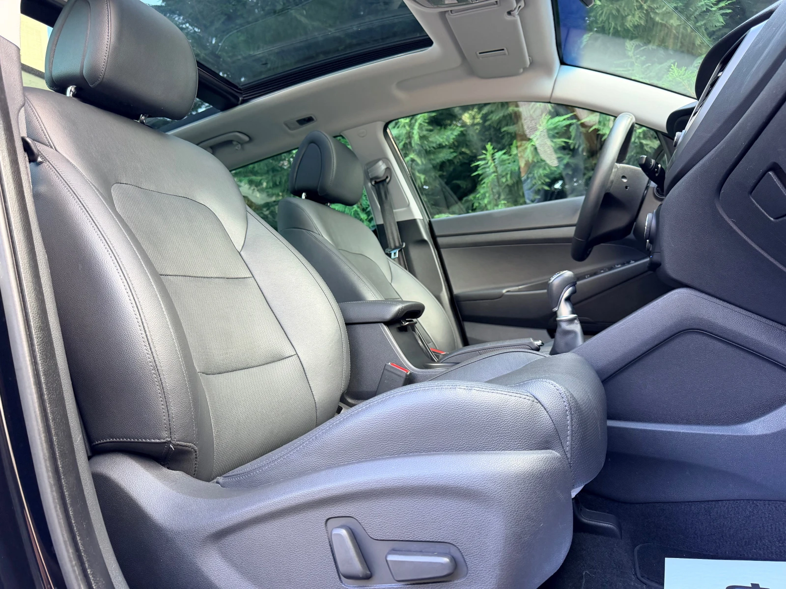 Hyundai Tucson 2.0CRDI DISTRONIK OBDUHVANE PODGREV PANORAMA FULL, снимка 13 - Автомобили и джипове - 54692467