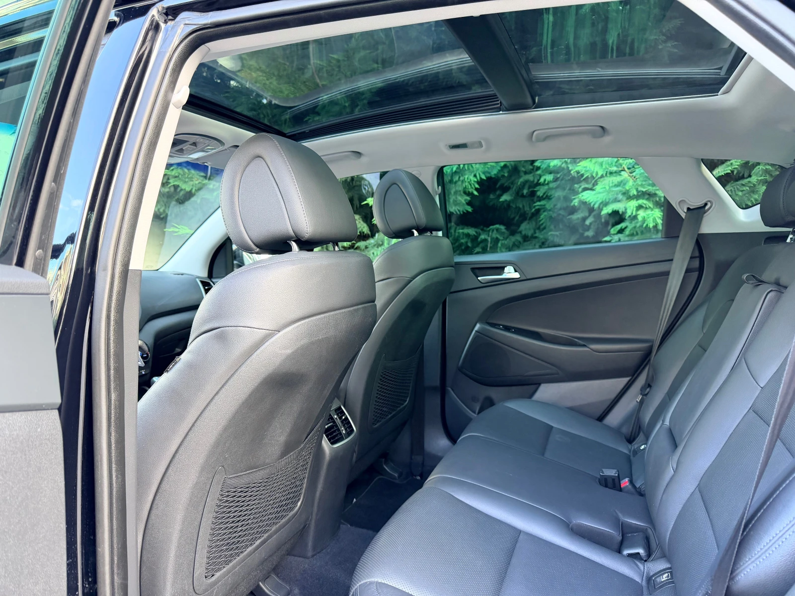 Hyundai Tucson 2.0CRDI DISTRONIK OBDUHVANE PODGREV PANORAMA FULL, снимка 14 - Автомобили и джипове - 54692467