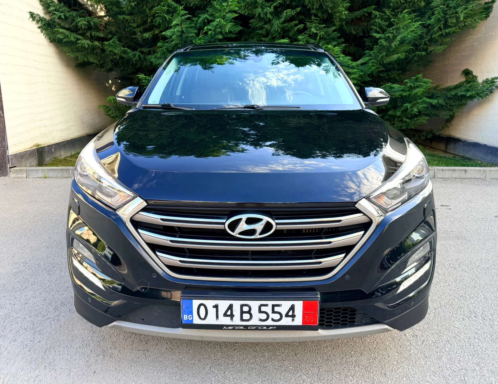 Hyundai Tucson 2.0CRDI DISTRONIK OBDUHVANE PODGREV PANORAMA FULL, снимка 2 - Автомобили и джипове - 54692467