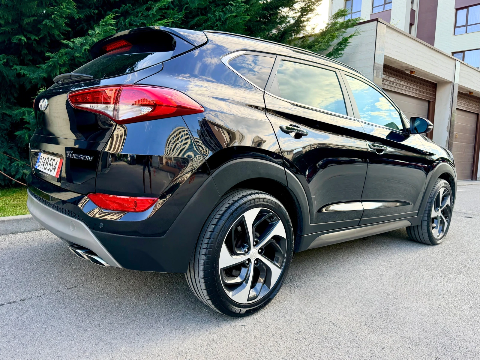 Hyundai Tucson 2.0CRDI DISTRONIK OBDUHVANE PODGREV PANORAMA FULL, снимка 4 - Автомобили и джипове - 54692467