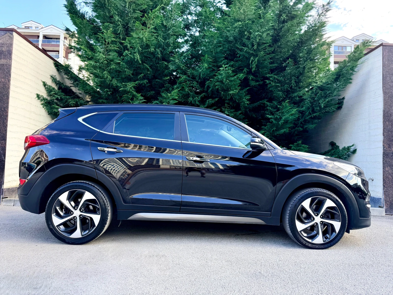 Hyundai Tucson 2.0CRDI DISTRONIK OBDUHVANE PODGREV PANORAMA FULL, снимка 5 - Автомобили и джипове - 54692467