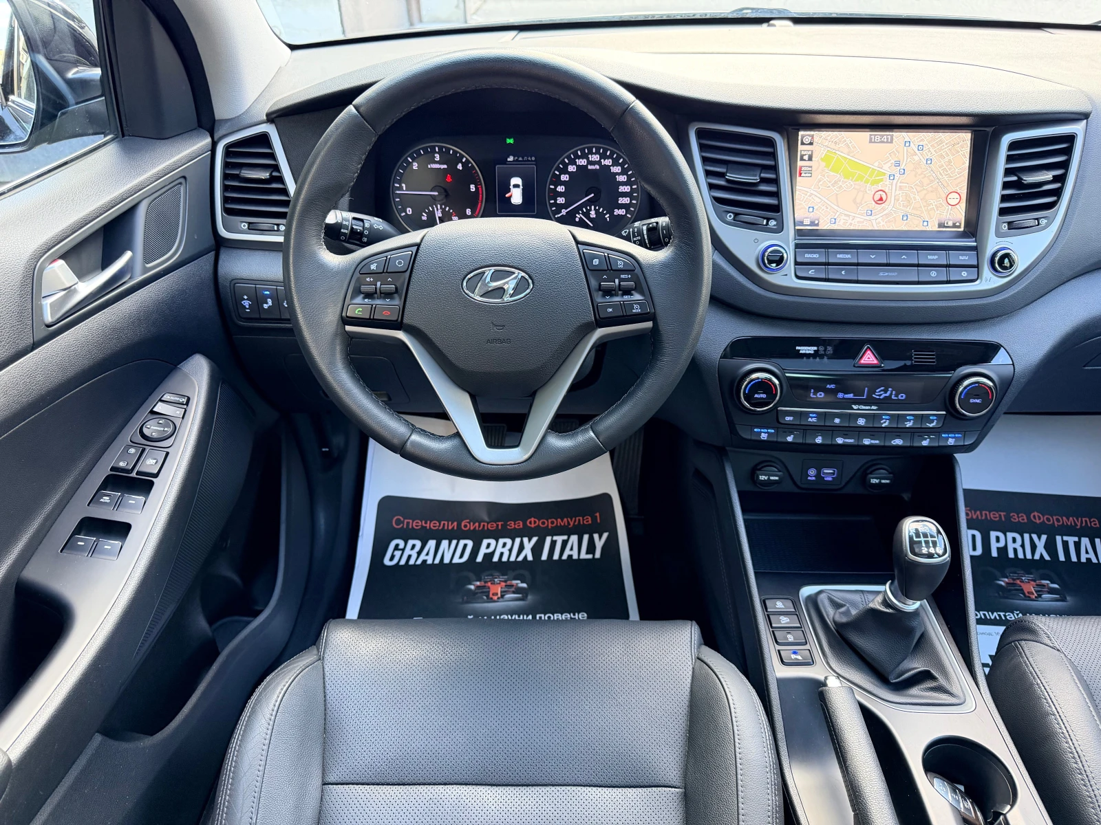 Hyundai Tucson 2.0CRDI DISTRONIK OBDUHVANE PODGREV PANORAMA FULL, снимка 10 - Автомобили и джипове - 54692467