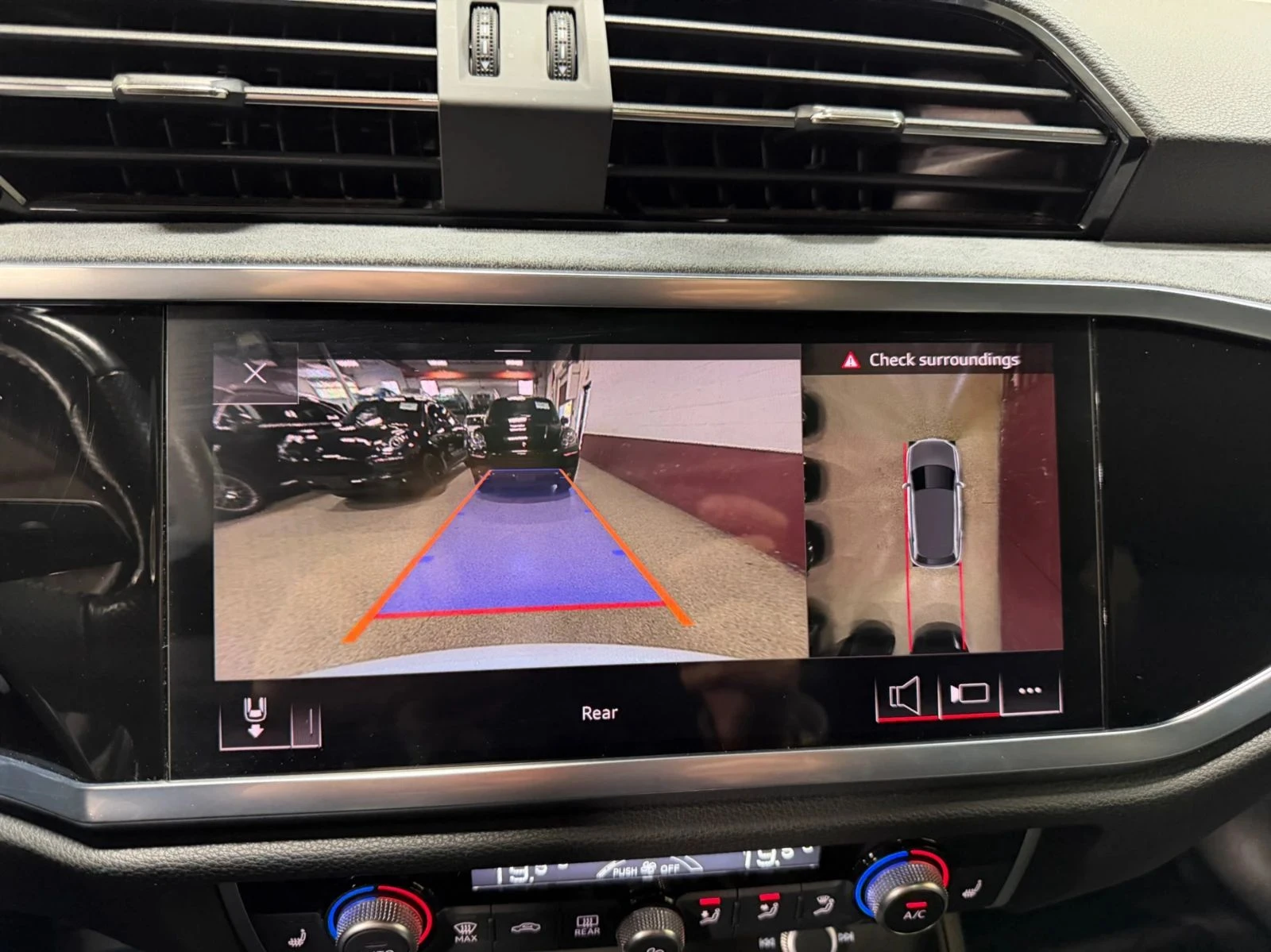 Audi Q3, снимка 11 - Автомобили и джипове - 56726905