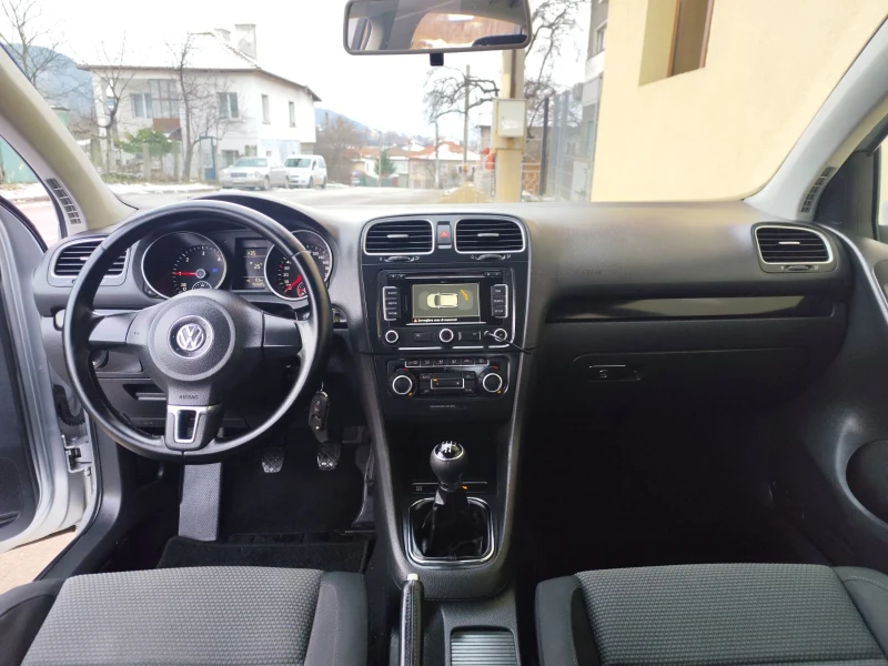 VW Golf 1.6 tdi, снимка 8 - Автомобили и джипове - 48445570