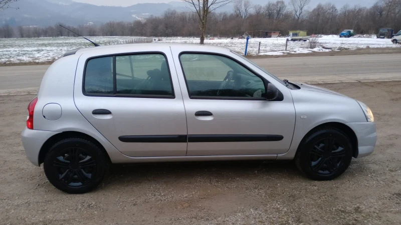 Renault Clio 1.2i klimatik Fasse 2010г, снимка 5 - Автомобили и джипове - 49261172