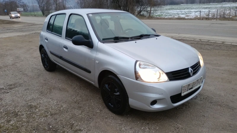 Renault Clio 1.2i klimatik Fasse 2010г, снимка 2 - Автомобили и джипове - 49261172