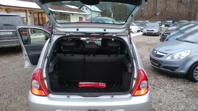 Renault Clio 1.2i klimatik Fasse 2010г, снимка 15 - Автомобили и джипове - 49261172