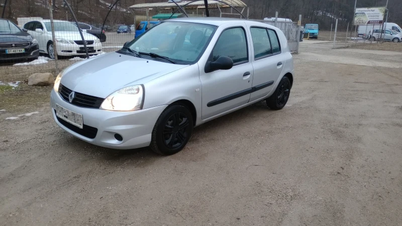 Renault Clio 1.2i klimatik Fasse 2010г, снимка 3 - Автомобили и джипове - 49261172