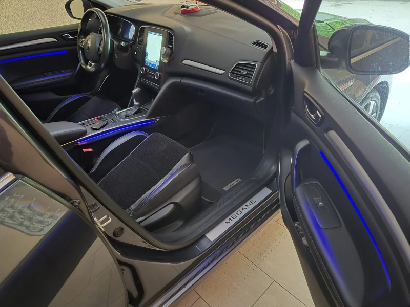 Renault Megane 1.5 DCI, снимка 4 - Автомобили и джипове - 52254421