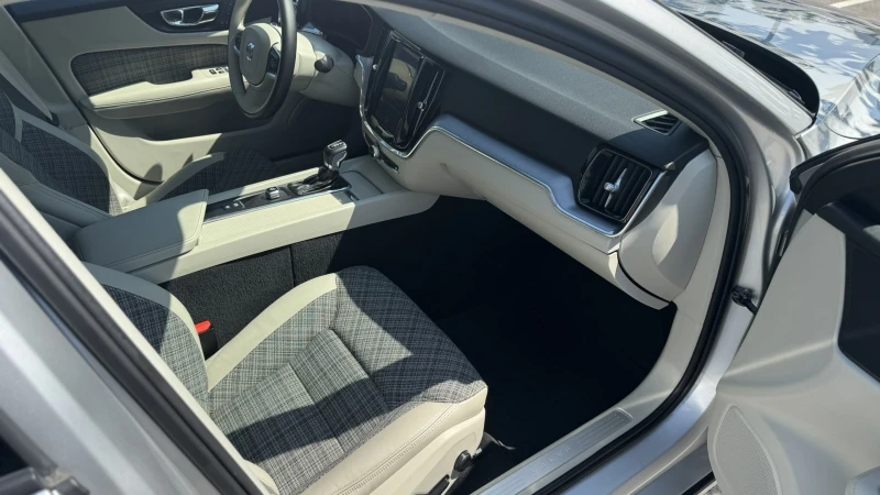 Volvo S60 T-6 AWD, снимка 12 - Автомобили и джипове - 52437830