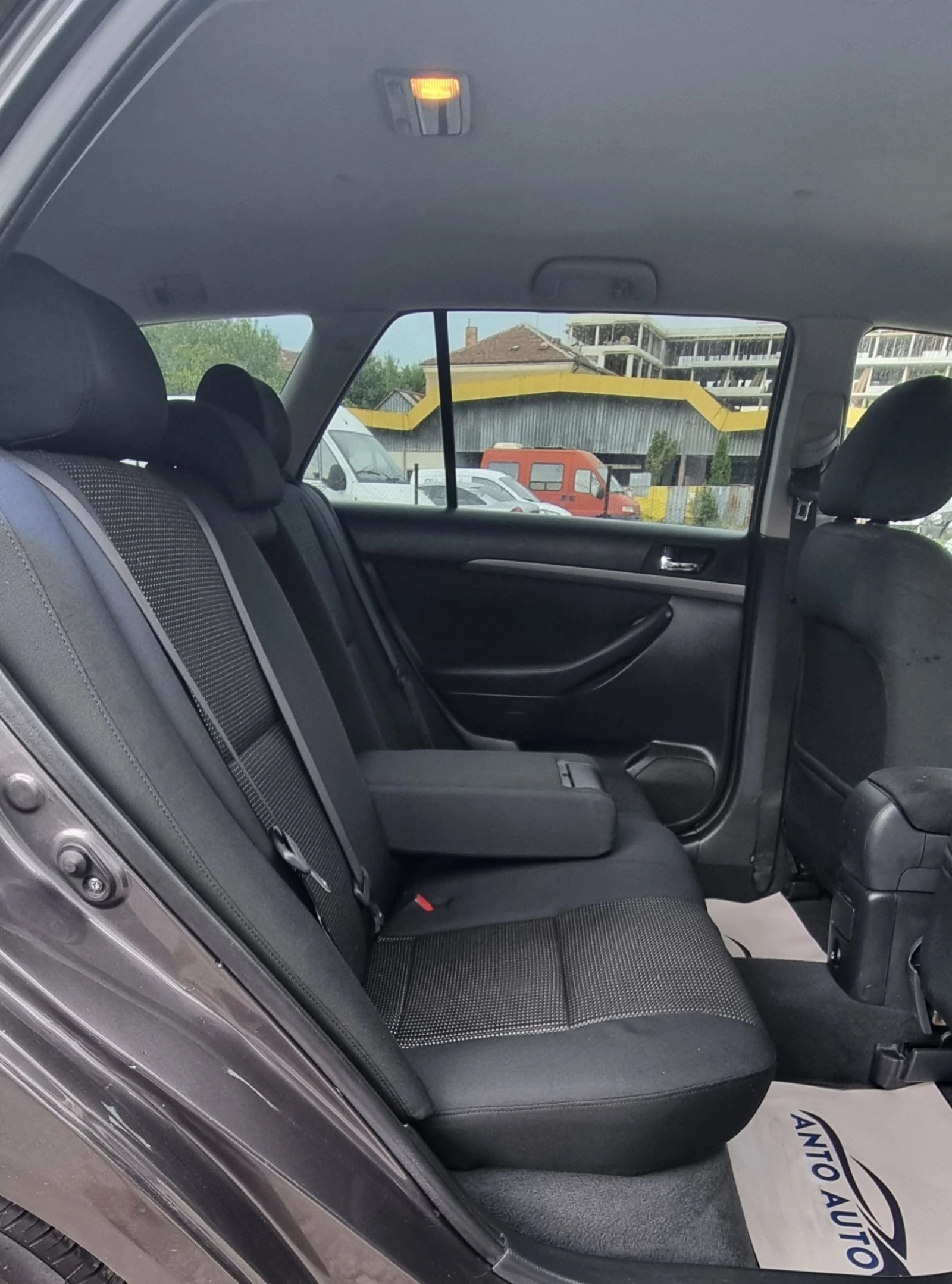 Toyota Avensis 1.8 VVT-i Фейслифт!Подържана само в Тойота! | Mobile.bg — изображение 12