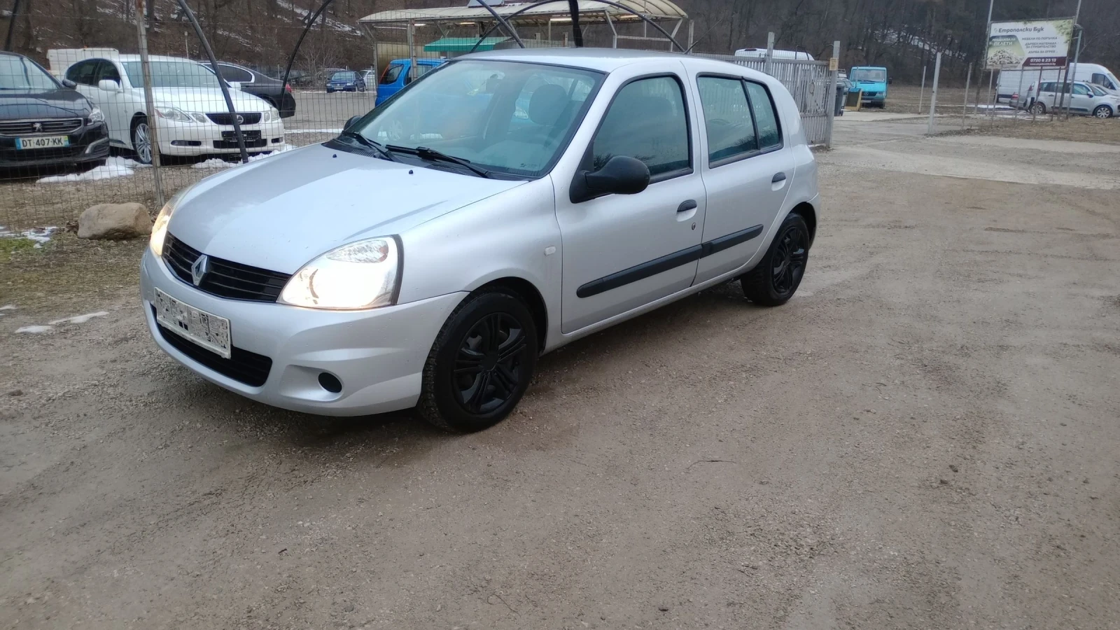 Renault Clio 1.2i klimatik Fasse 2010г - изображение 3