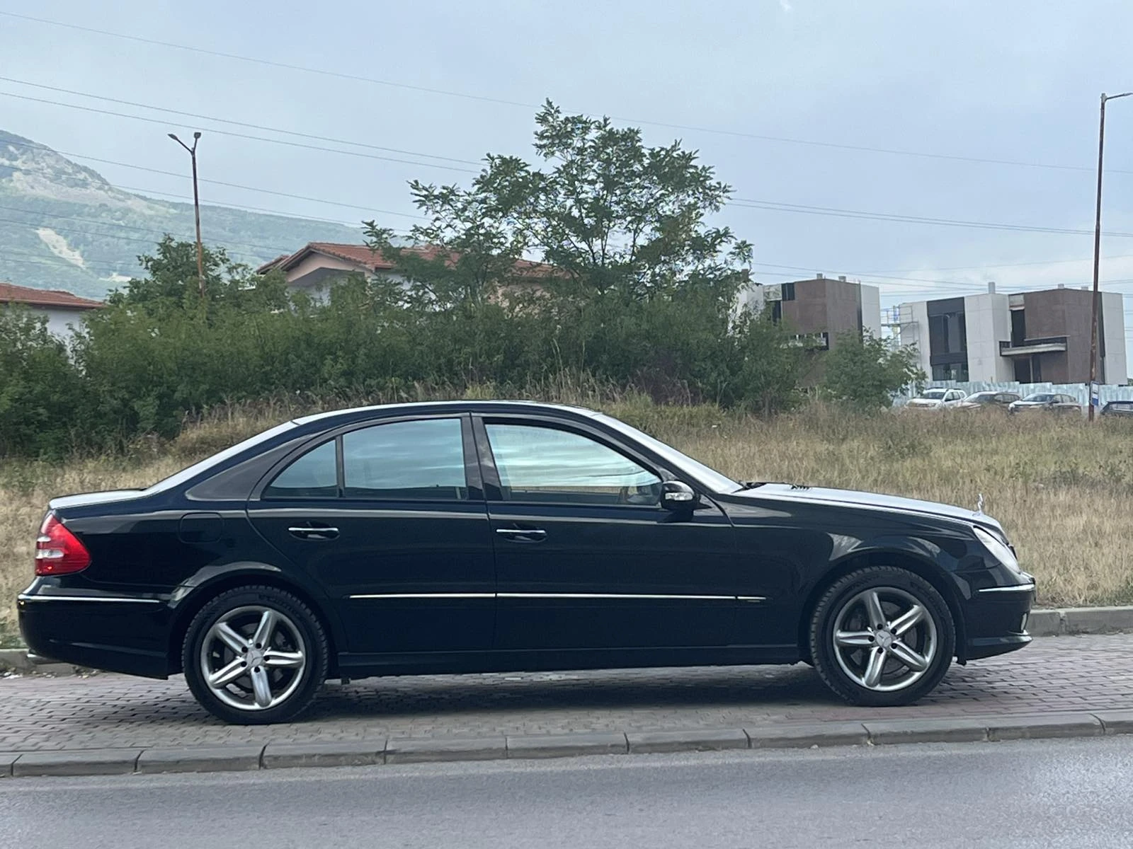 Mercedes-Benz E 500 500 - изображение 2