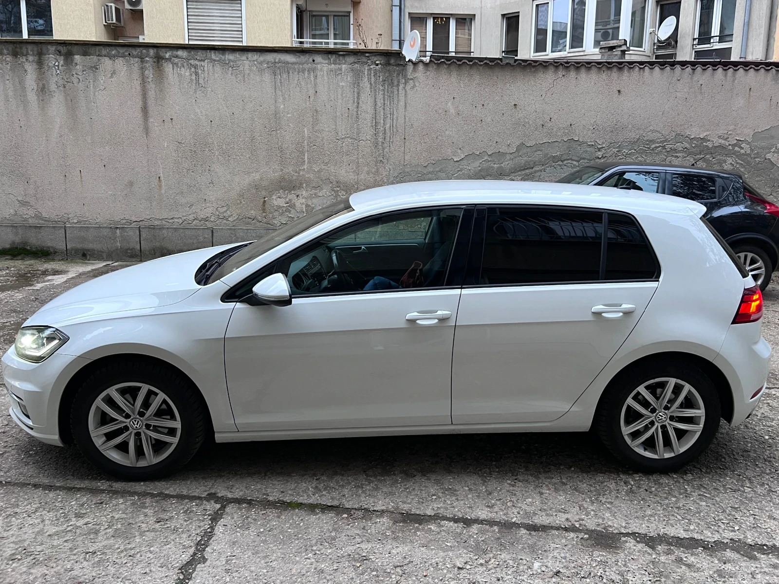 VW Golf 2.0TDI 150ks купувана от България  - изображение 10