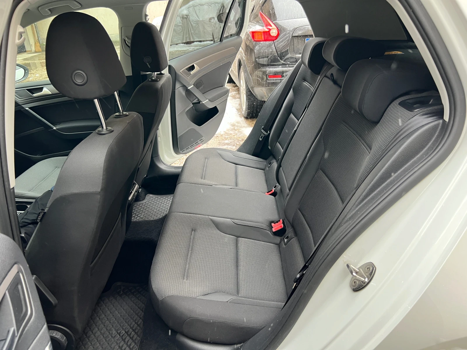 VW Golf 2.0TDI 150ks купувана от България , снимка 14 - Автомобили и джипове - 53595946