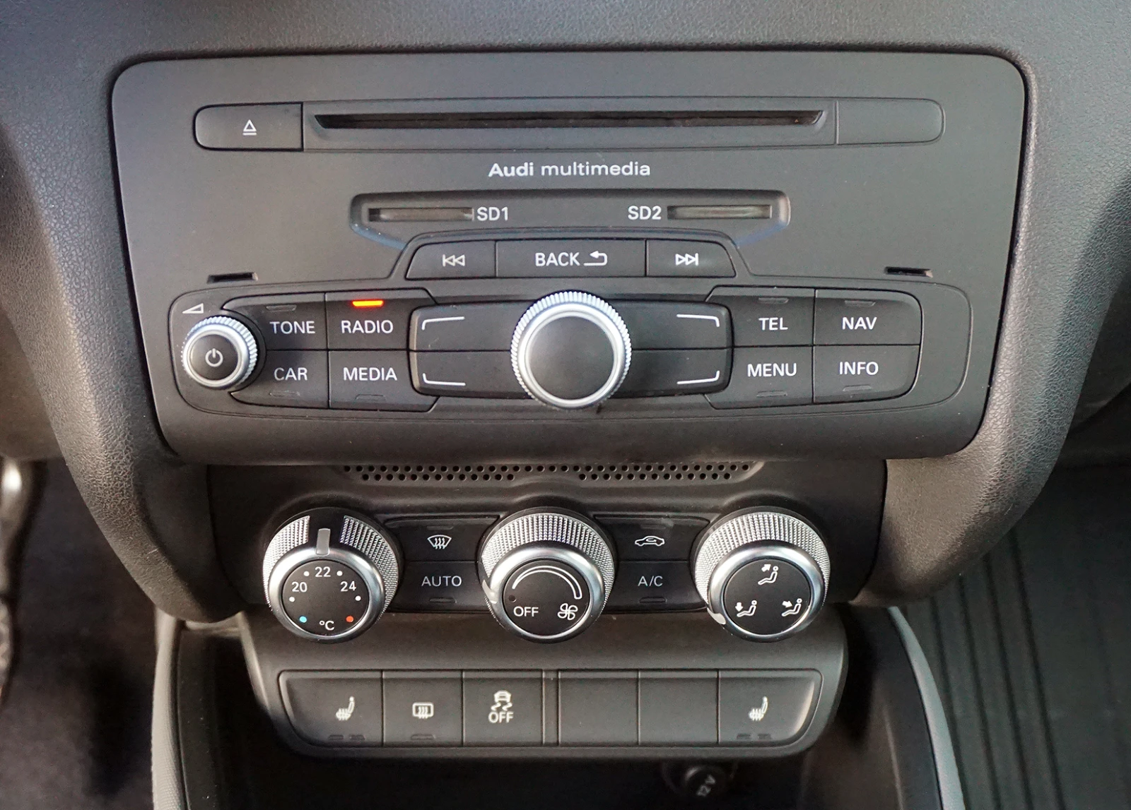 Audi A1 3 врати, снимка 13 - Автомобили и джипове - 53801896