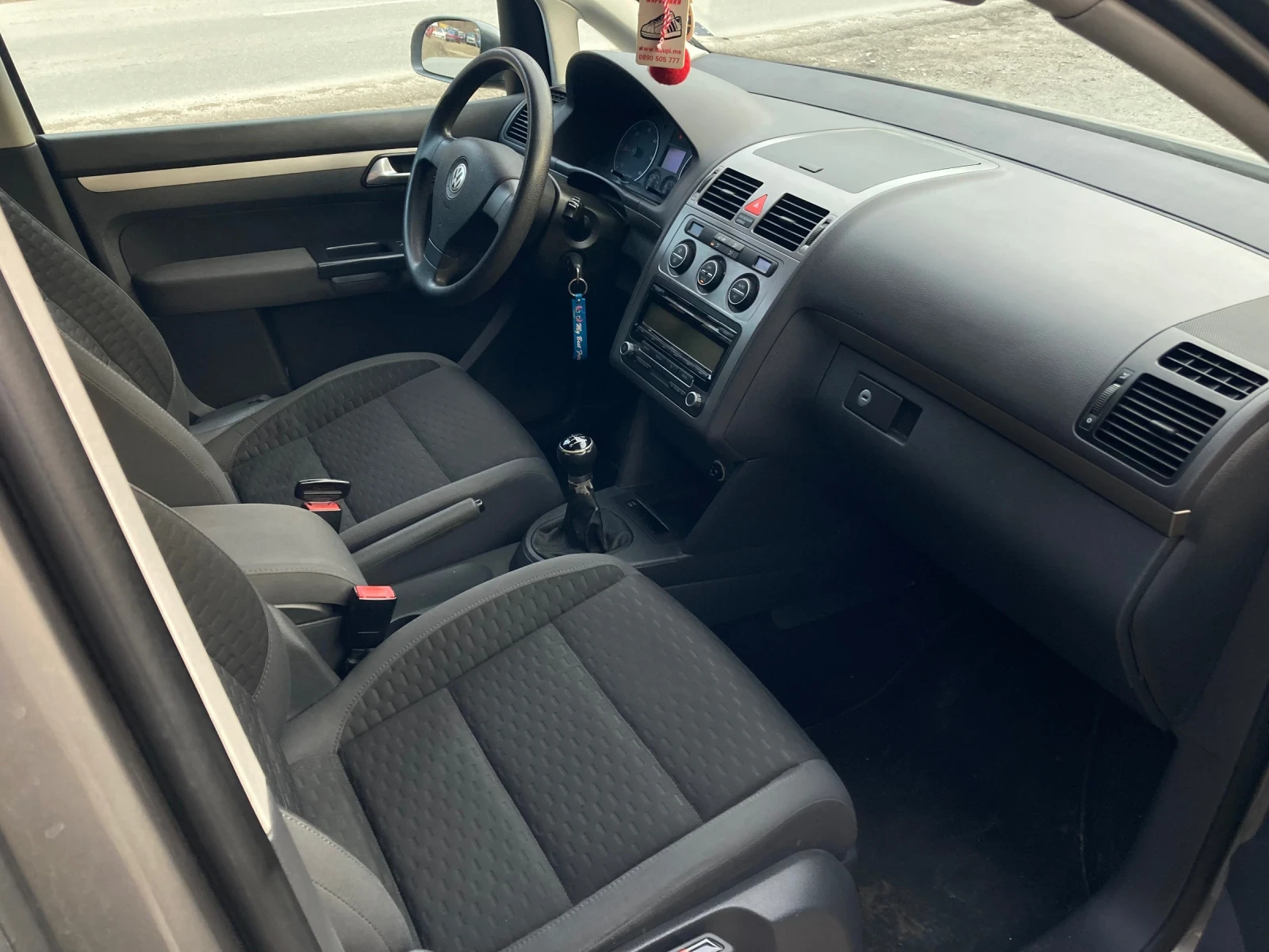 VW Touran 1.9TDI 105, снимка 8 - Автомобили и джипове - 53878576