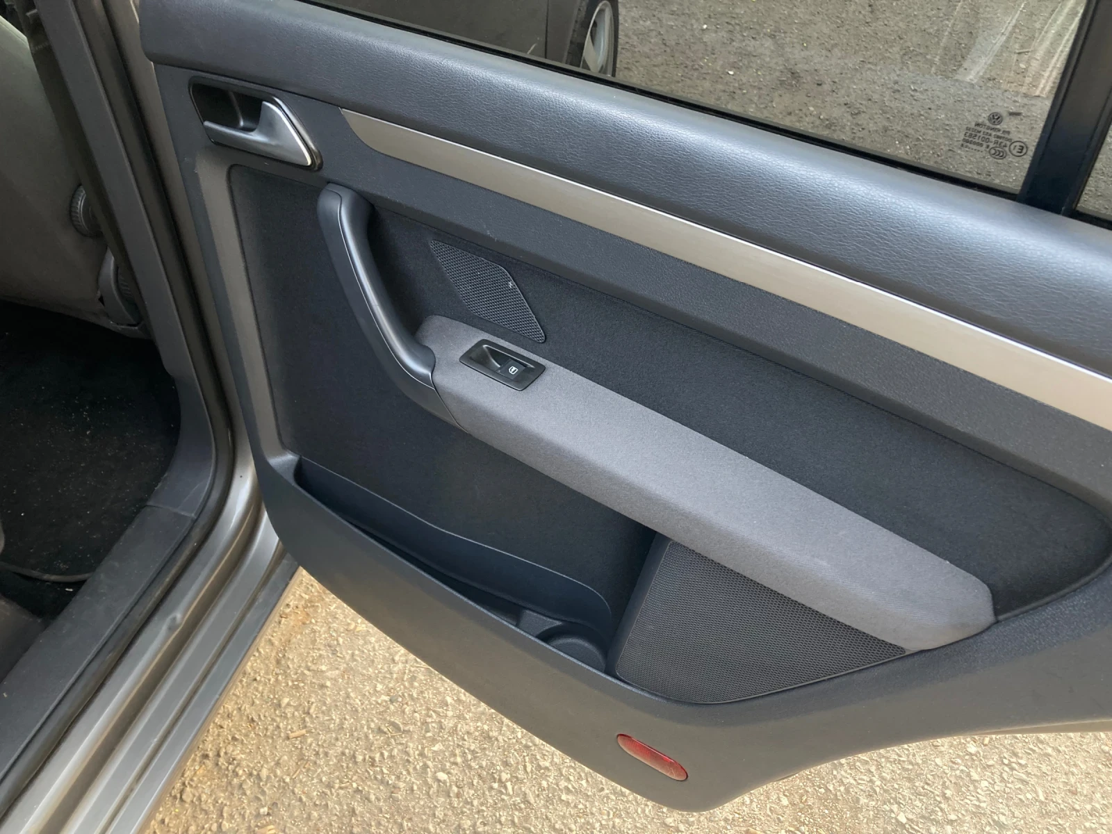 VW Touran 1.9TDI 105, снимка 12 - Автомобили и джипове - 53878576