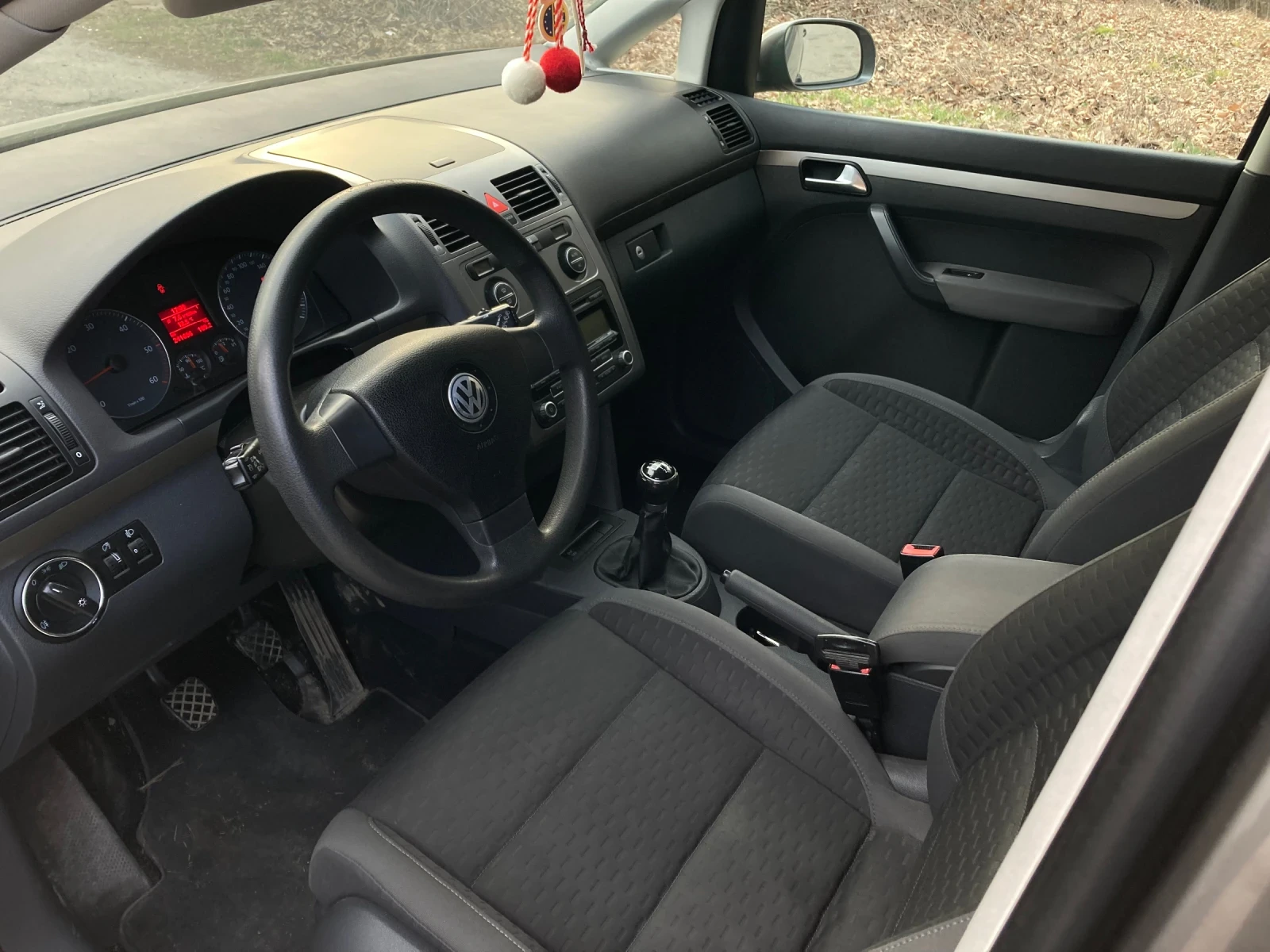 VW Touran 1.9TDI 105, снимка 7 - Автомобили и джипове - 53878576