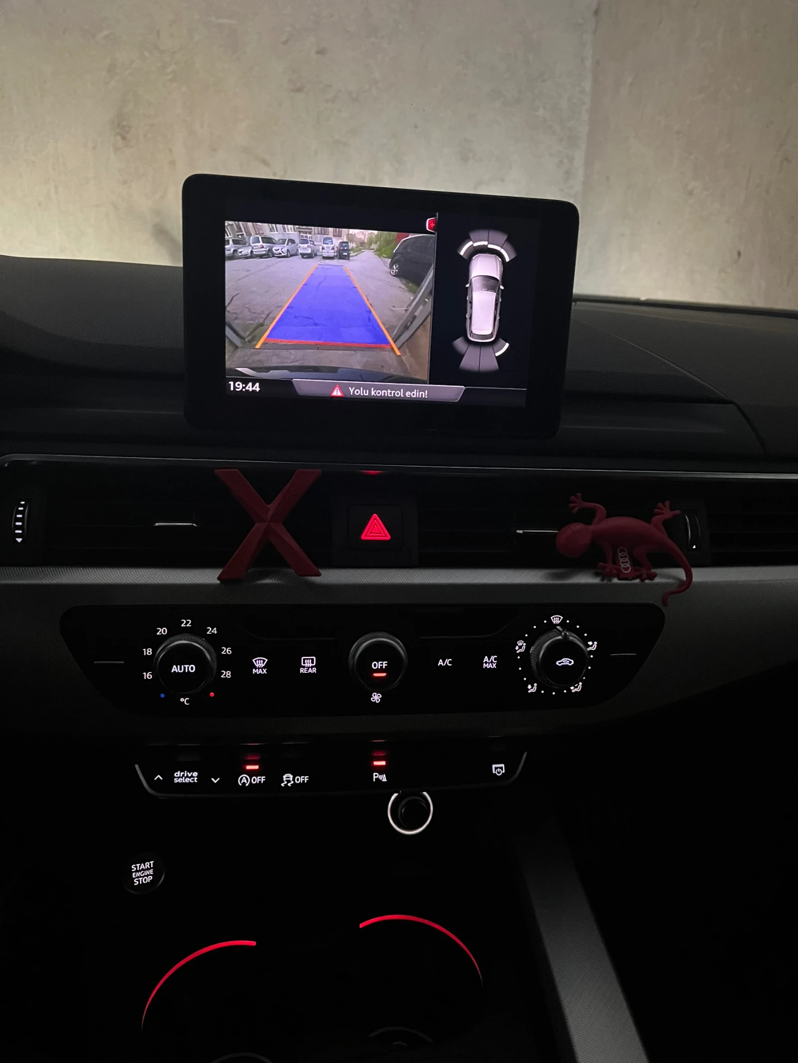 Audi A4 2.0TDI  б9 Quattro , снимка 15 - Автомобили и джипове - 54455787