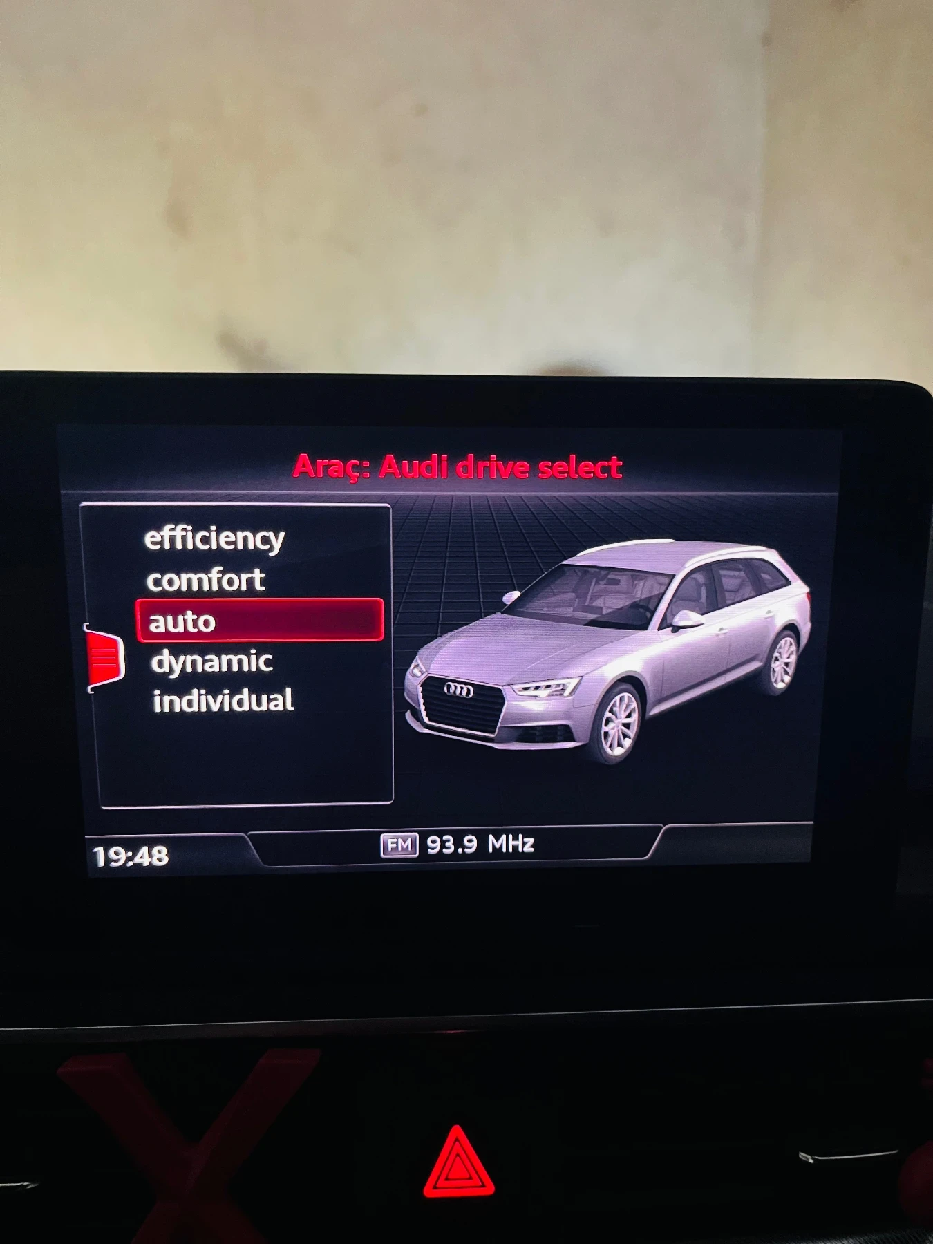 Audi A4 2.0TDI  б9 Quattro , снимка 16 - Автомобили и джипове - 54455787
