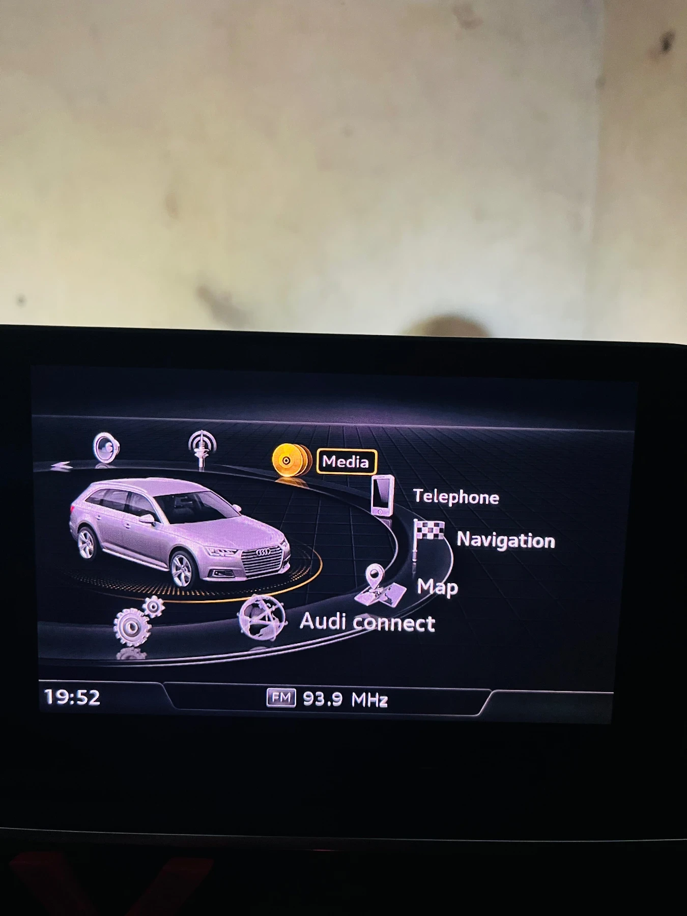 Audi A4 2.0TDI  б9 Quattro , снимка 4 - Автомобили и джипове - 54455787