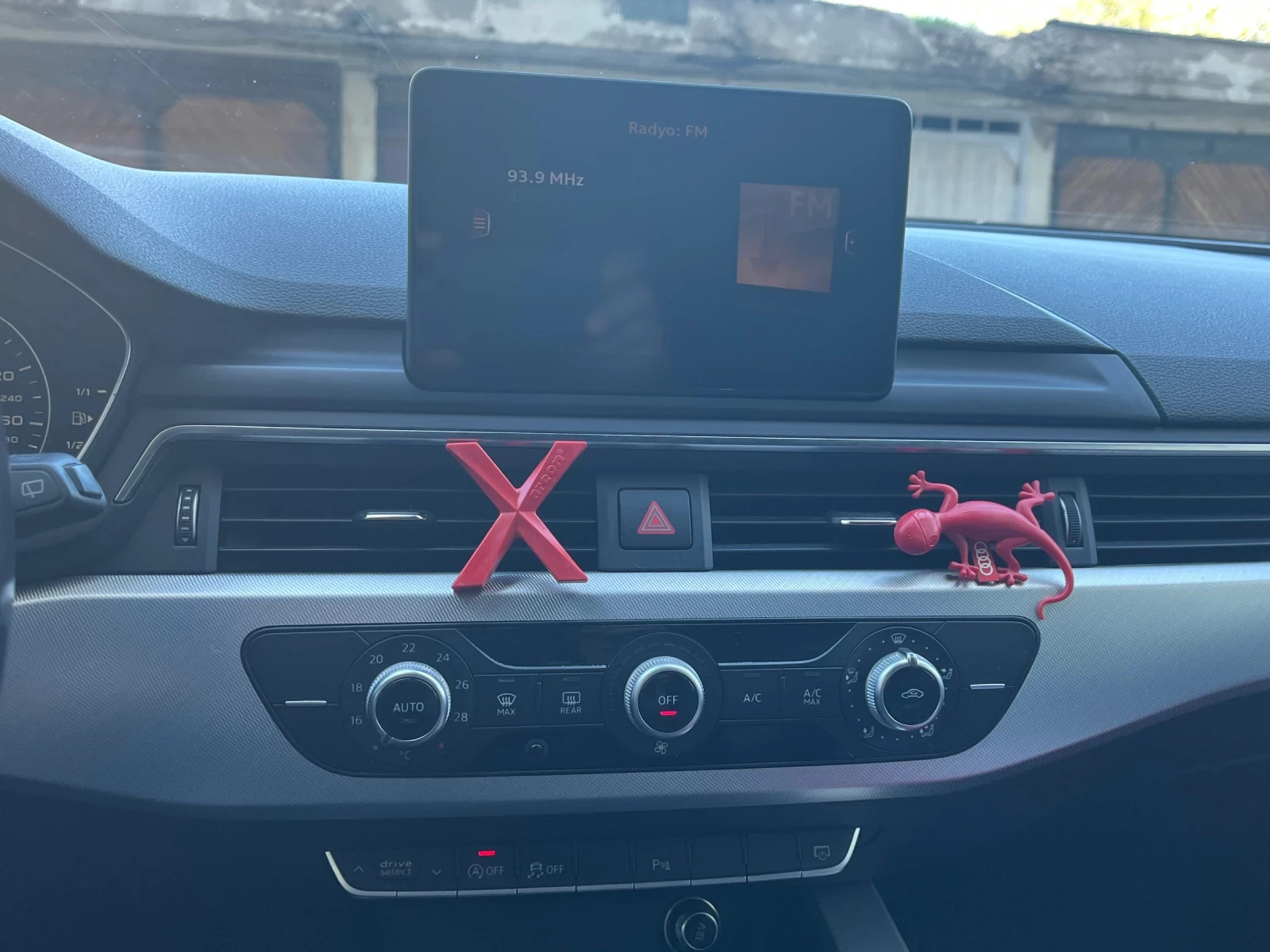 Audi A4 2.0TDI  б9 Quattro , снимка 6 - Автомобили и джипове - 54455787