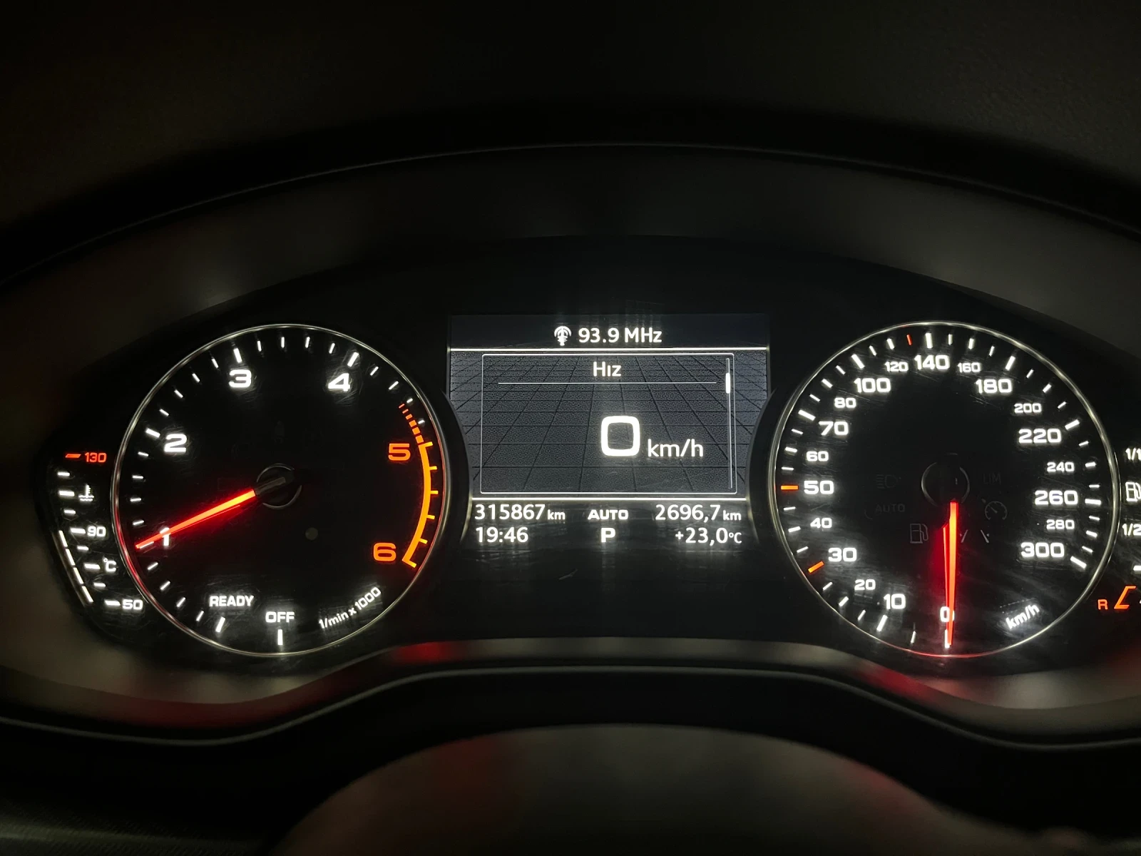 Audi A4 2.0TDI  б9 Quattro , снимка 13 - Автомобили и джипове - 54455787