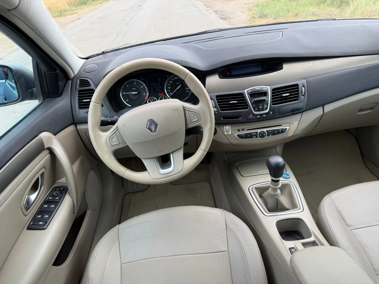 Renault Laguna 2.0dci кожен салон , снимка 13 - Автомобили и джипове - 55318472
