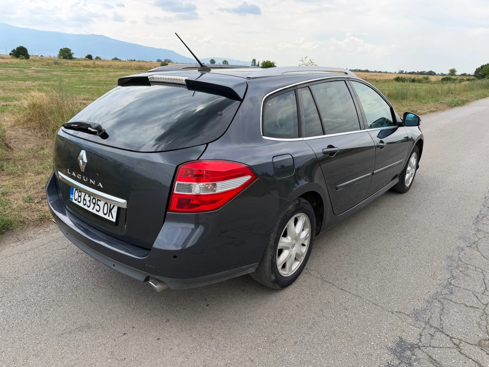 Renault Laguna 2.0dci кожен салон , снимка 9 - Автомобили и джипове - 55318472