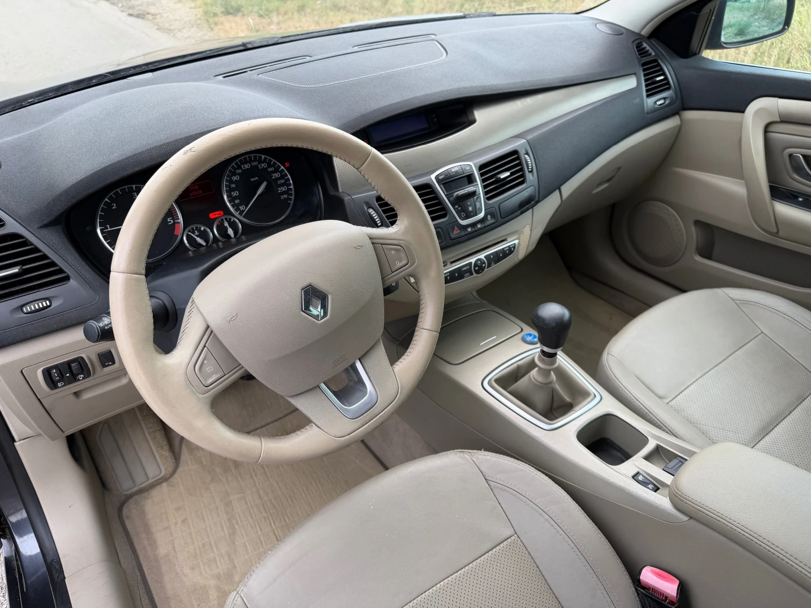 Renault Laguna 2.0dci кожен салон , снимка 11 - Автомобили и джипове - 55318472