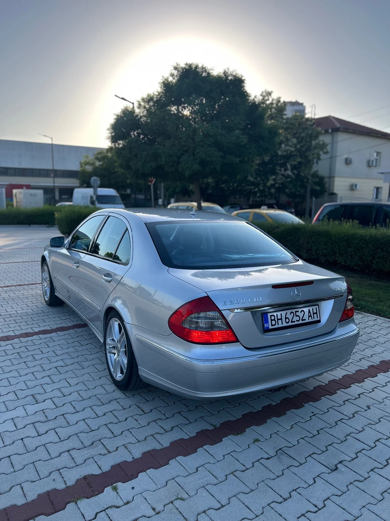 Mercedes-Benz E 280 4MATIC, снимка 5 - Автомобили и джипове - 55792310