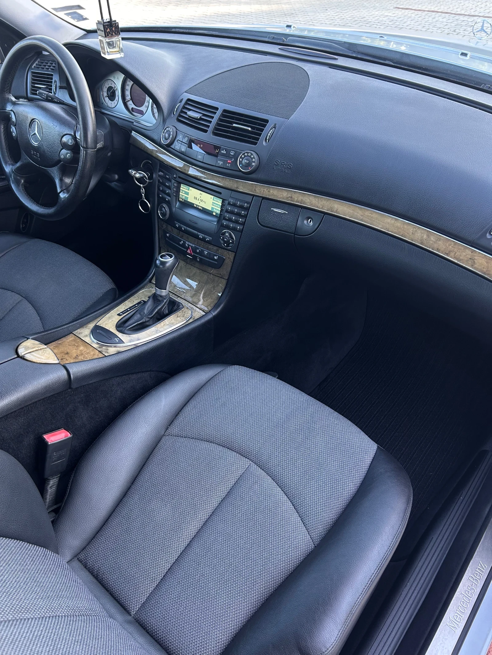 Mercedes-Benz E 280 4MATIC, снимка 10 - Автомобили и джипове - 55792310