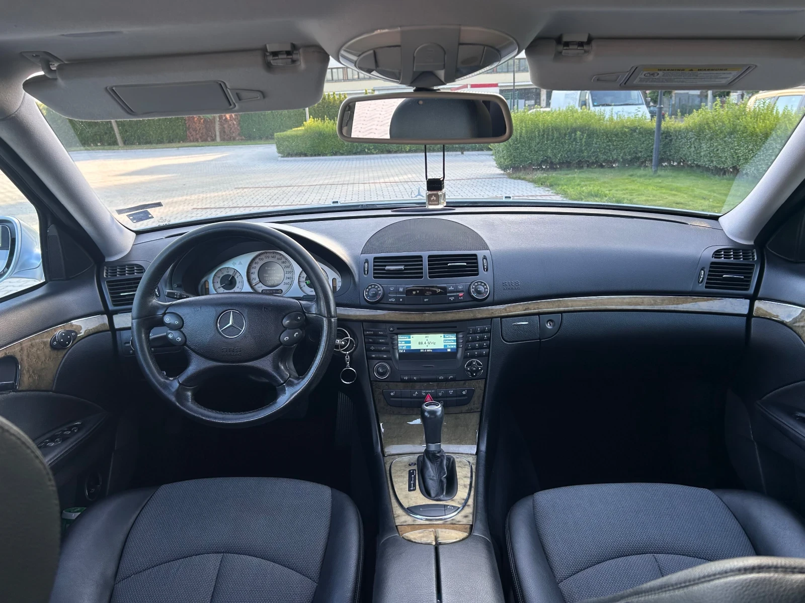 Mercedes-Benz E 280 4MATIC, снимка 9 - Автомобили и джипове - 55792310