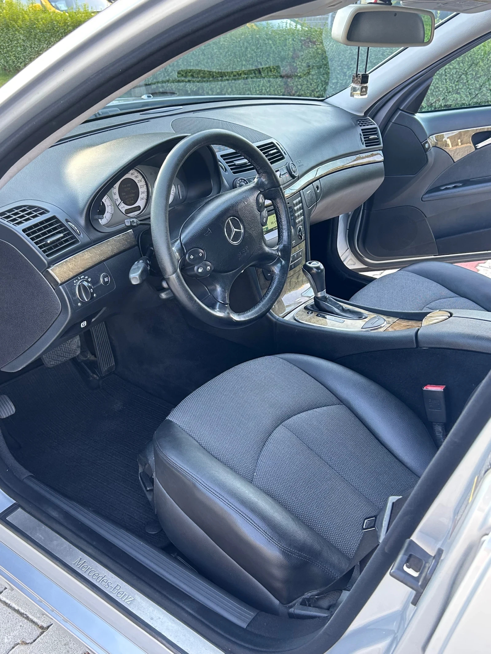 Mercedes-Benz E 280 4MATIC, снимка 7 - Автомобили и джипове - 55792310