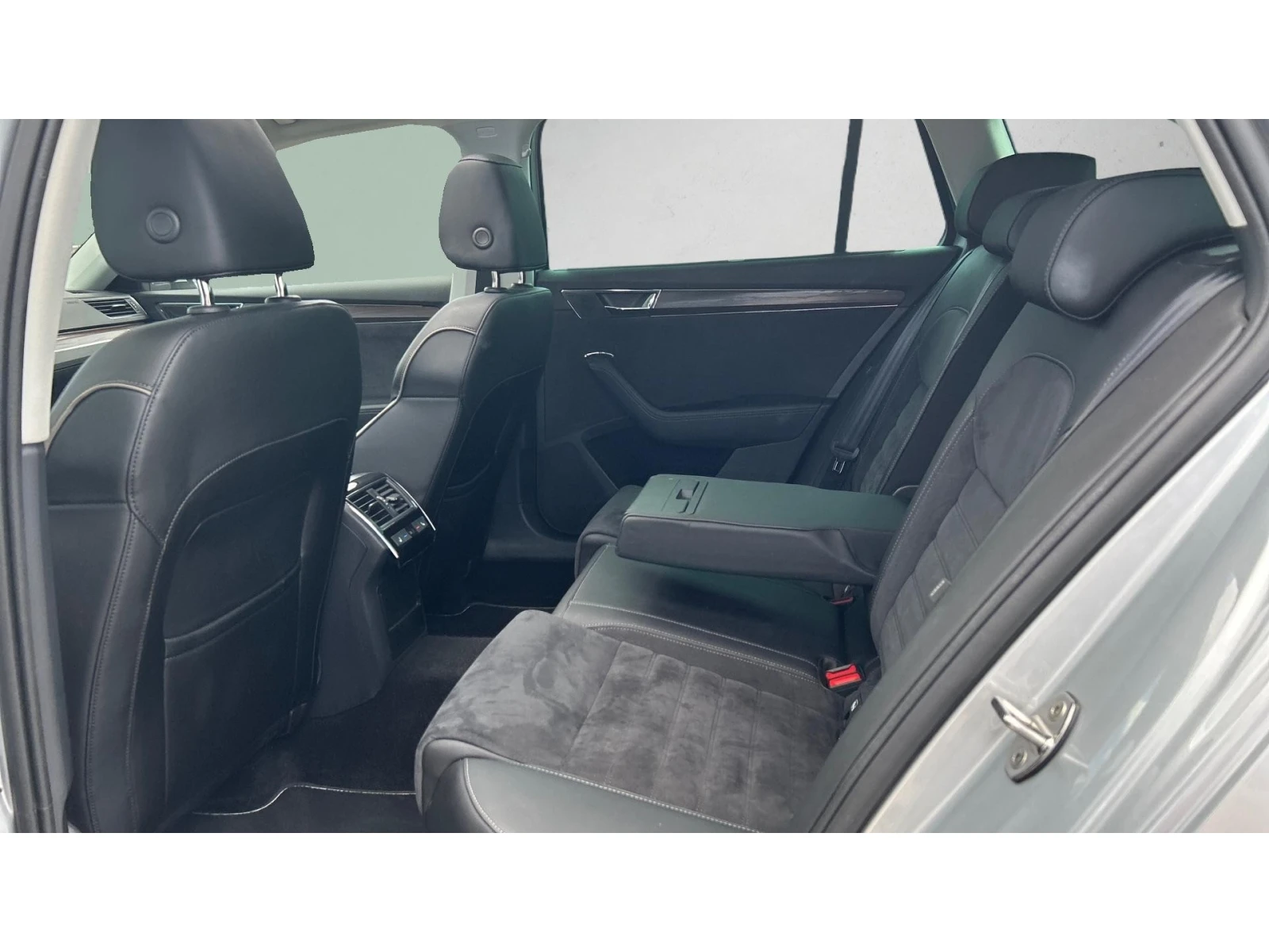 Skoda Superb  Scout 2.0 TSi  4x4 , Месечна вноска от 399  , снимка 12 - Автомобили и джипове - 56133589