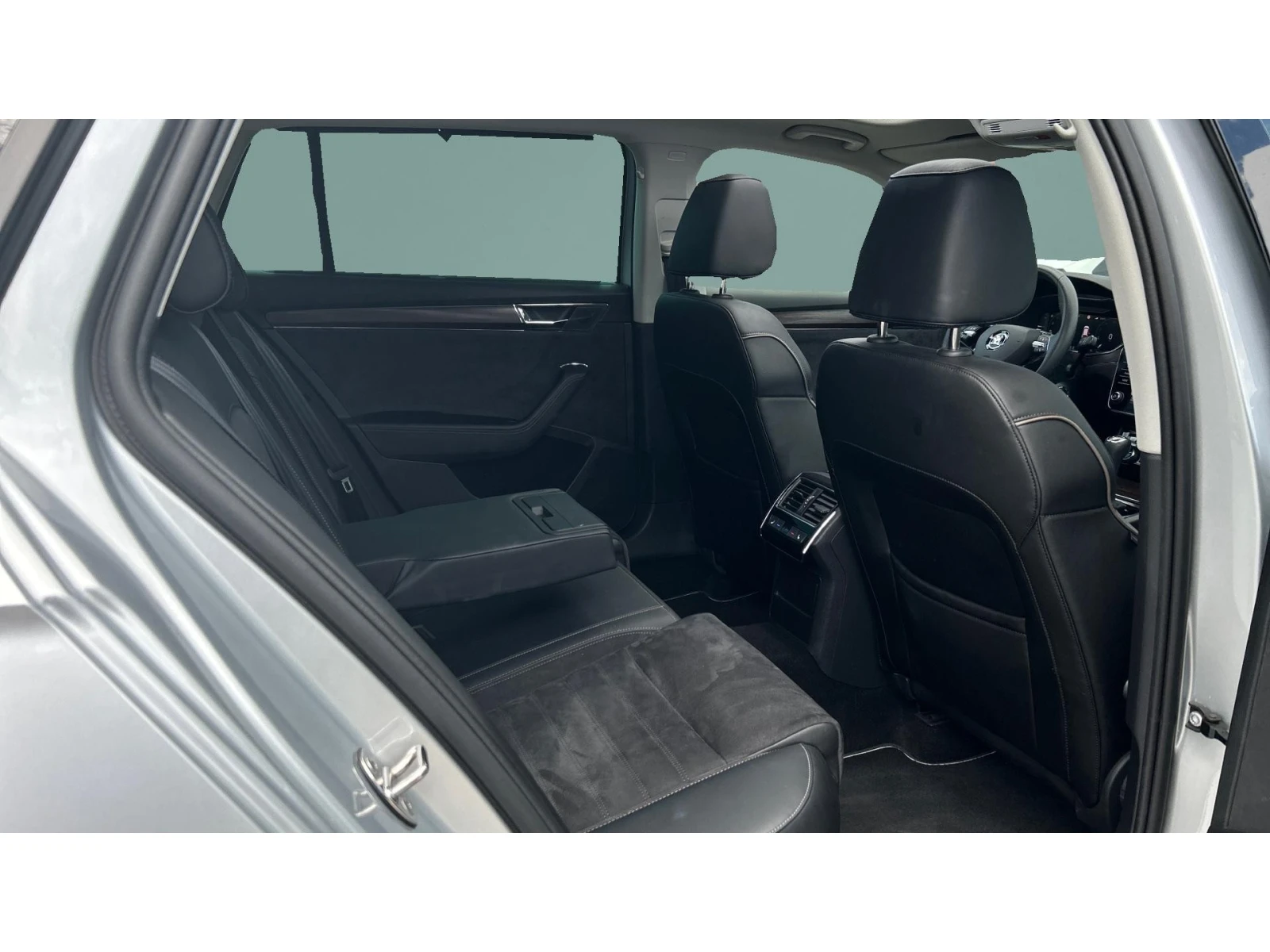 Skoda Superb  Scout 2.0 TSi  4x4 , Месечна вноска от 399  , снимка 9 - Автомобили и джипове - 56133589