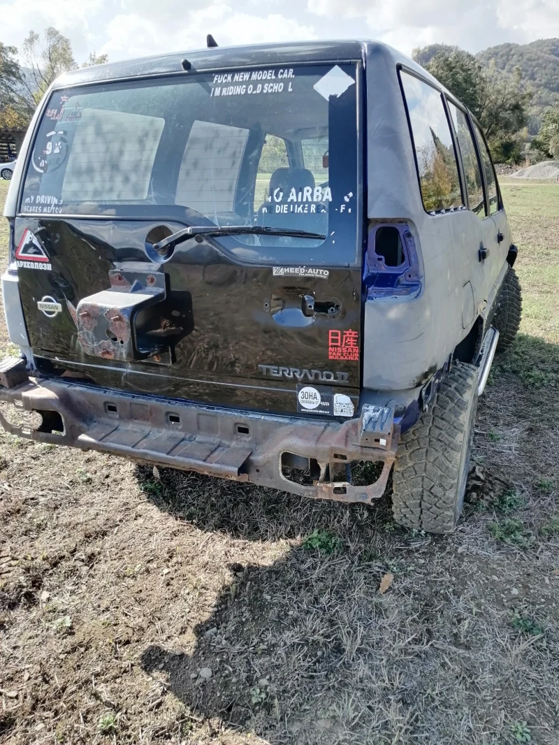 Nissan Terrano 2.4 16v, снимка 3 - Автомобили и джипове - 52554040