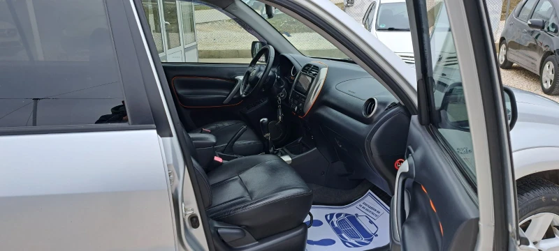 Toyota Rav4 2.0 D4D 4x4 Klima Кожа Navi Амбулантно осветление, снимка 16 - Автомобили и джипове - 53447579
