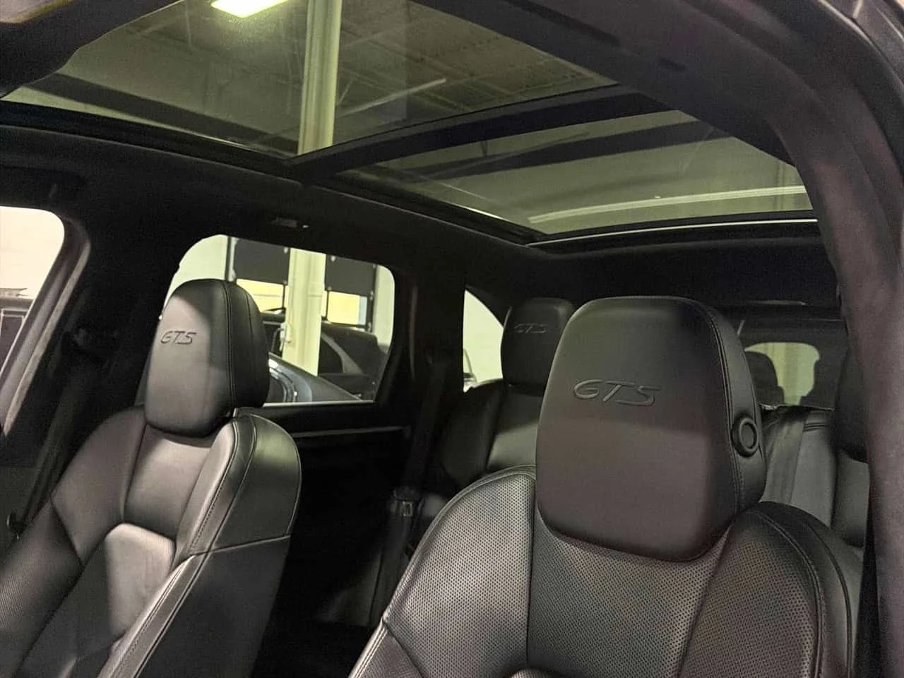 Porsche Cayenne * GTS * 360 КАМЕРИ* ДВА КЛЮЧА* ВЪЗДУШНО ОКАЧВАНЕ*  - изображение 7