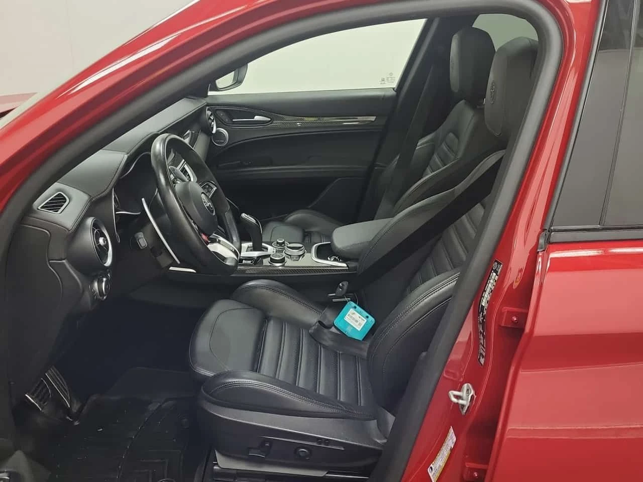 Alfa Romeo Stelvio QUADRIFOGLIO /DISTRONIC/Harman Kardon/Carbon , снимка 5 - Автомобили и джипове - 54080060