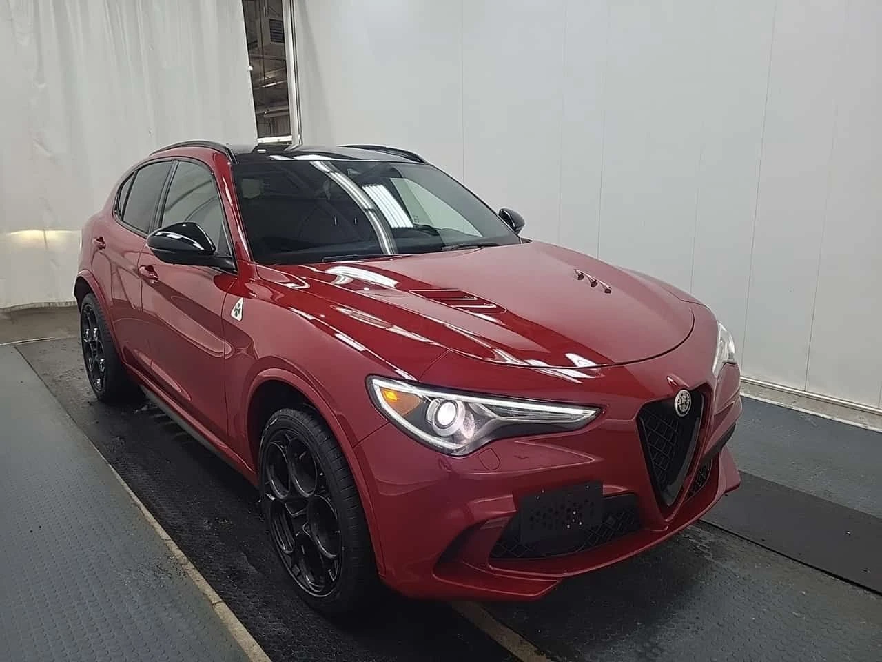 Alfa Romeo Stelvio QUADRIFOGLIO /DISTRONIC/Harman Kardon/Carbon , снимка 2 - Автомобили и джипове - 54080060