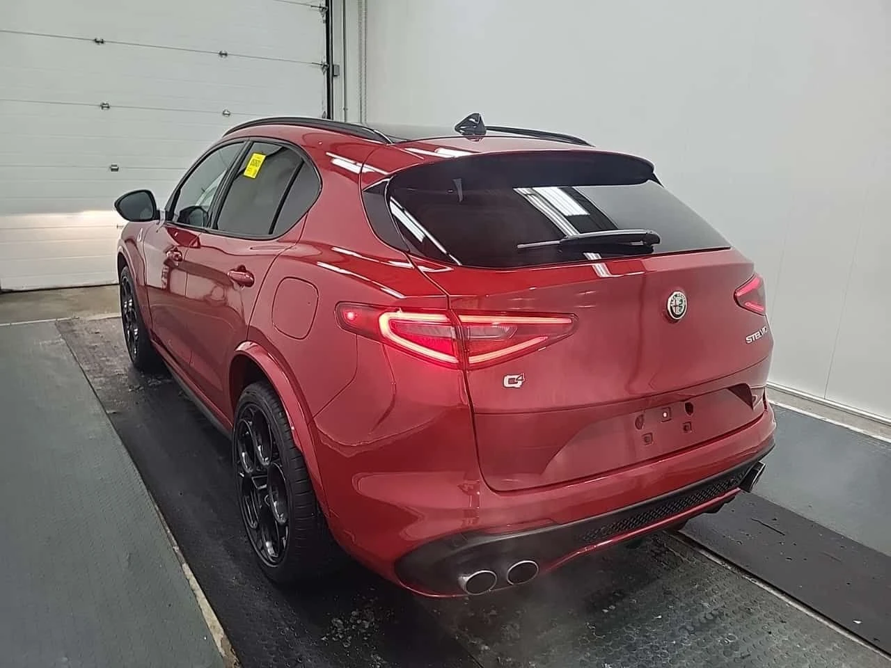 Alfa Romeo Stelvio QUADRIFOGLIO /DISTRONIC/Harman Kardon/Carbon , снимка 4 - Автомобили и джипове - 54080060
