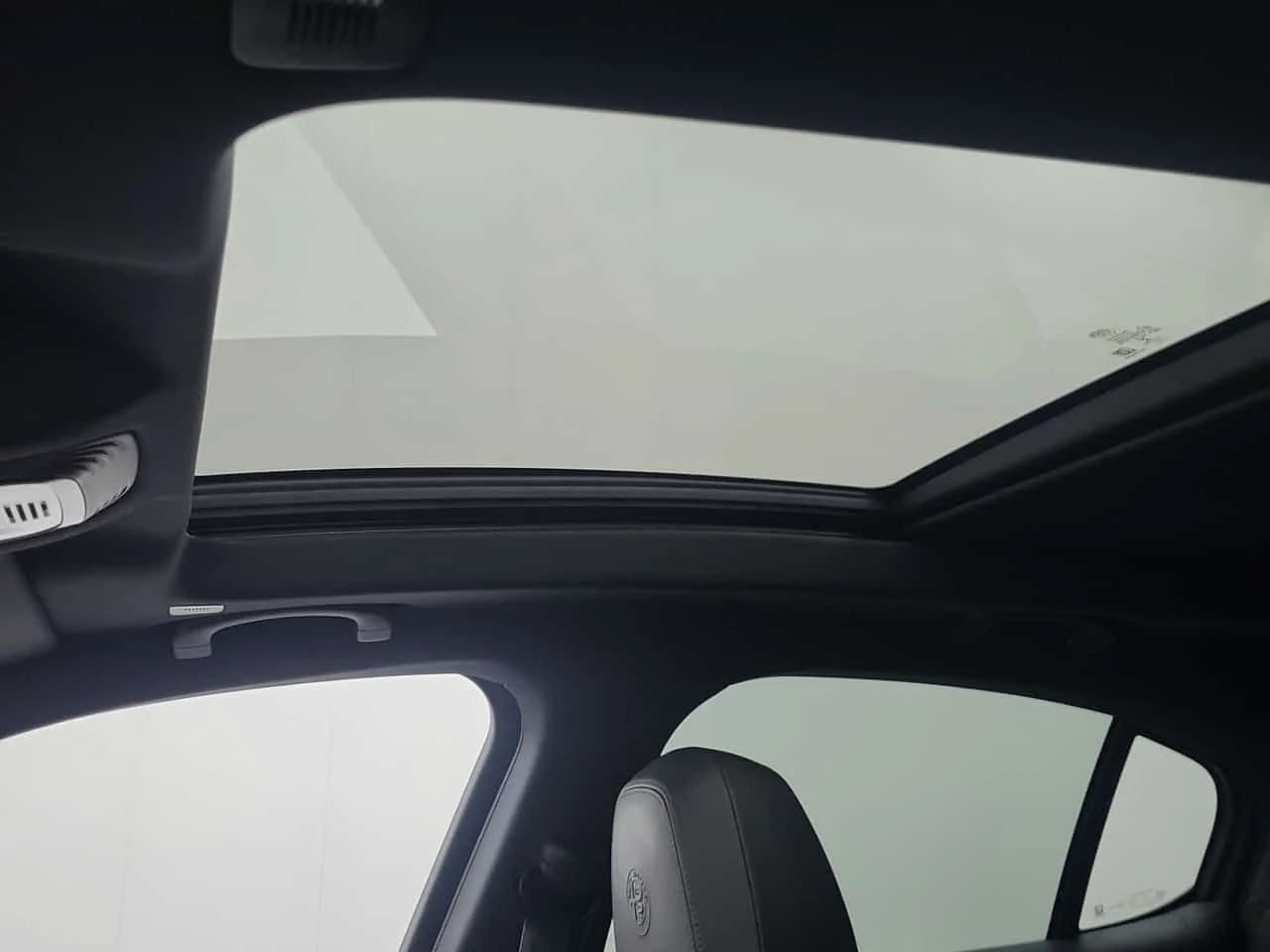 Alfa Romeo Stelvio QUADRIFOGLIO /DISTRONIC/Harman Kardon/Carbon , снимка 13 - Автомобили и джипове - 54080060