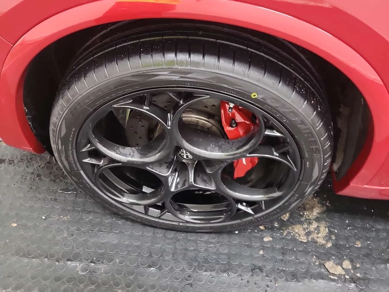 Alfa Romeo Stelvio QUADRIFOGLIO /DISTRONIC/Harman Kardon/Carbon , снимка 17 - Автомобили и джипове - 54080060