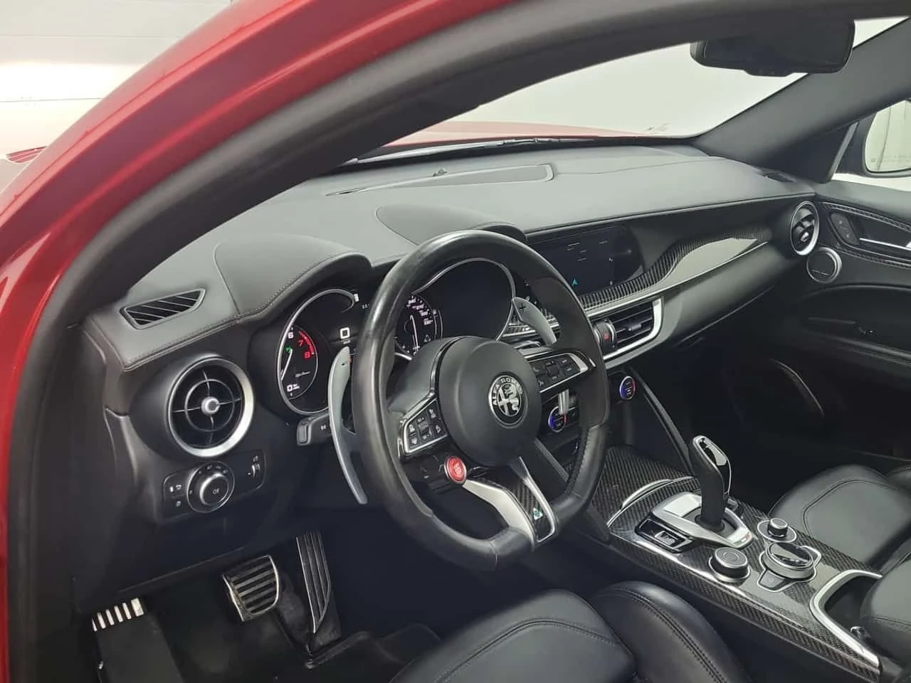 Alfa Romeo Stelvio QUADRIFOGLIO /DISTRONIC/Harman Kardon/Carbon , снимка 9 - Автомобили и джипове - 54080060