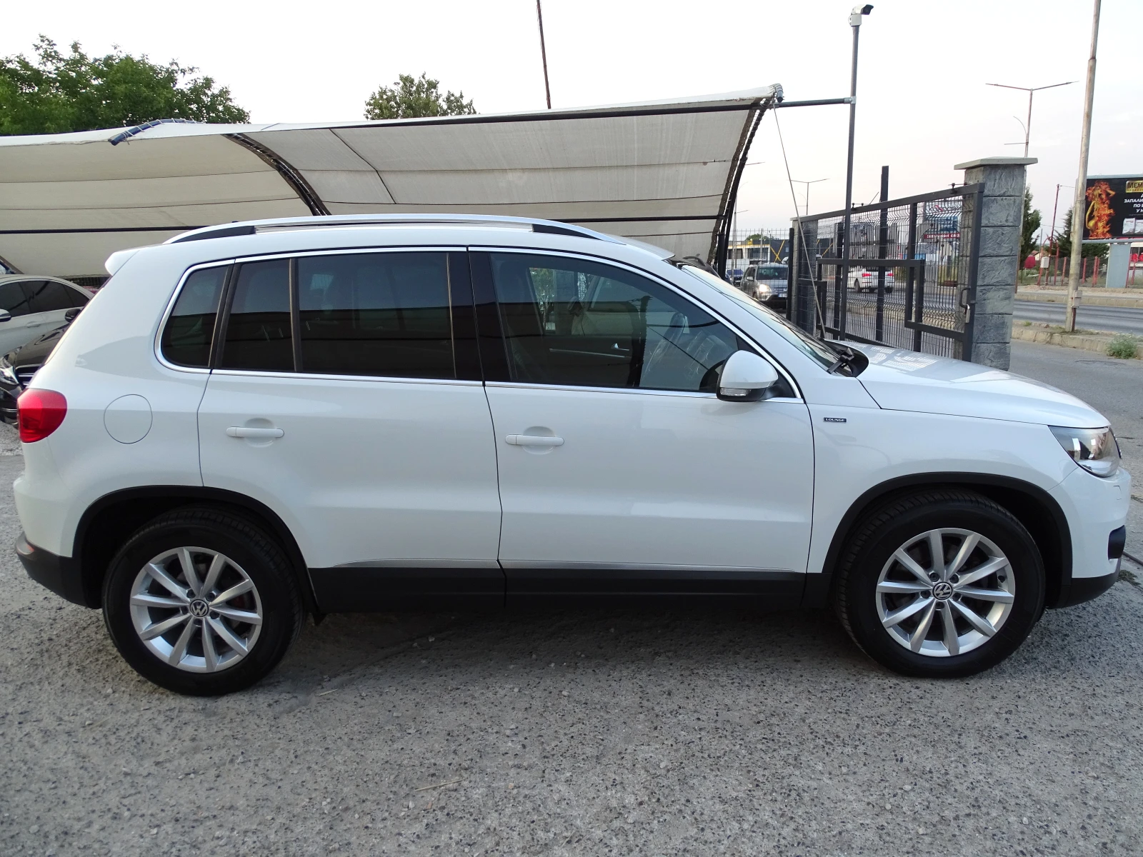 VW Tiguan 2.0TDI 150 Коня_EURO 6_* , снимка 7 - Автомобили и джипове - 55839138