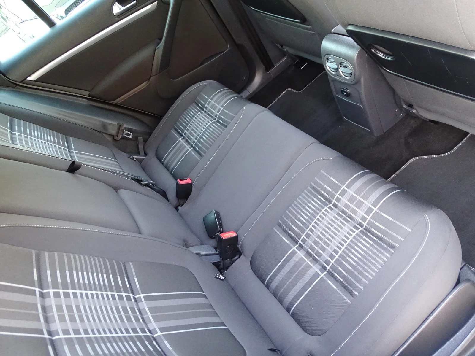VW Tiguan 2.0TDI 150 Коня_EURO 6_* , снимка 14 - Автомобили и джипове - 55839138