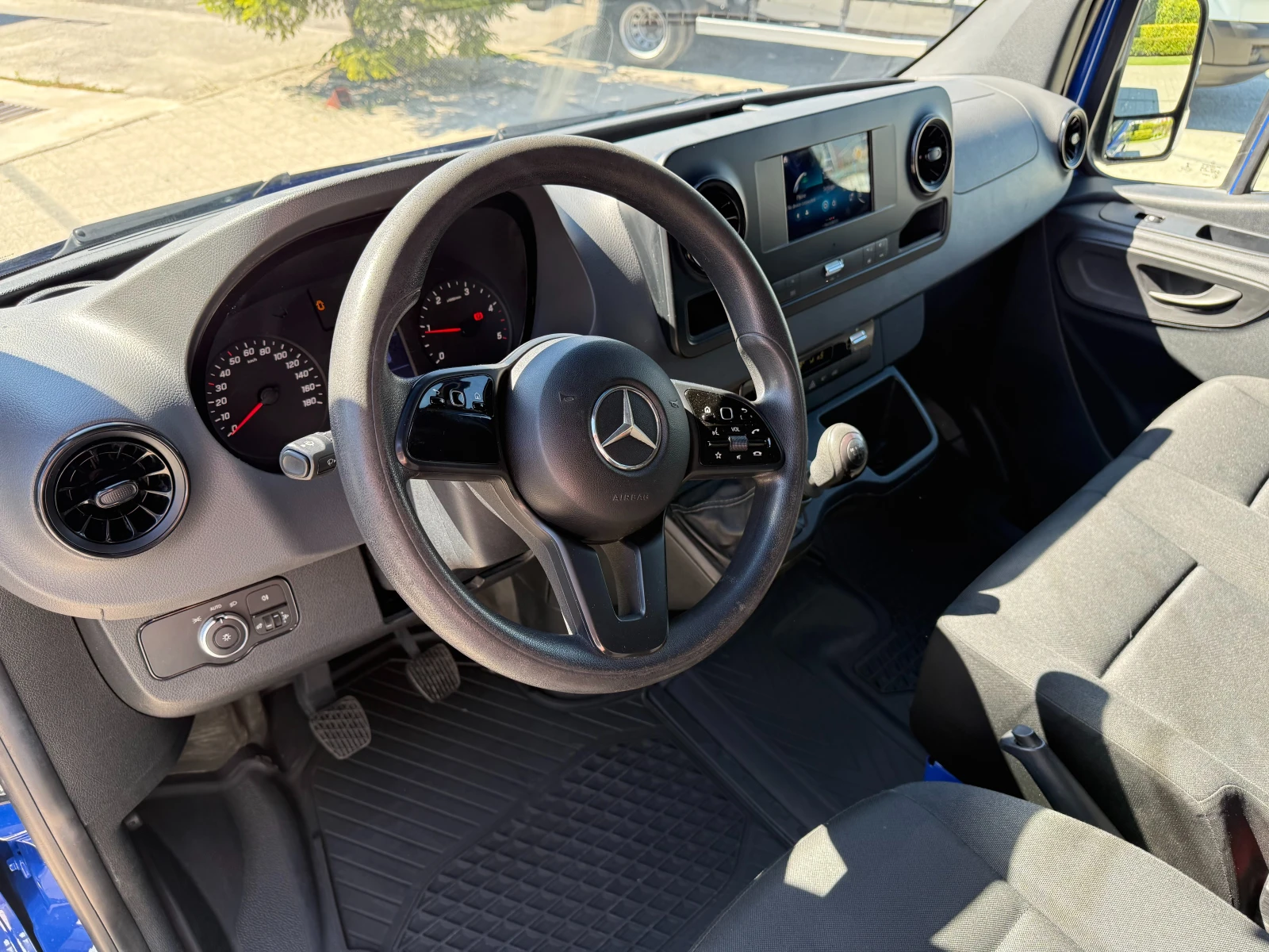 Mercedes-Benz Sprinter 311CDI Клима L2H2 Euro 6c  - изображение 10